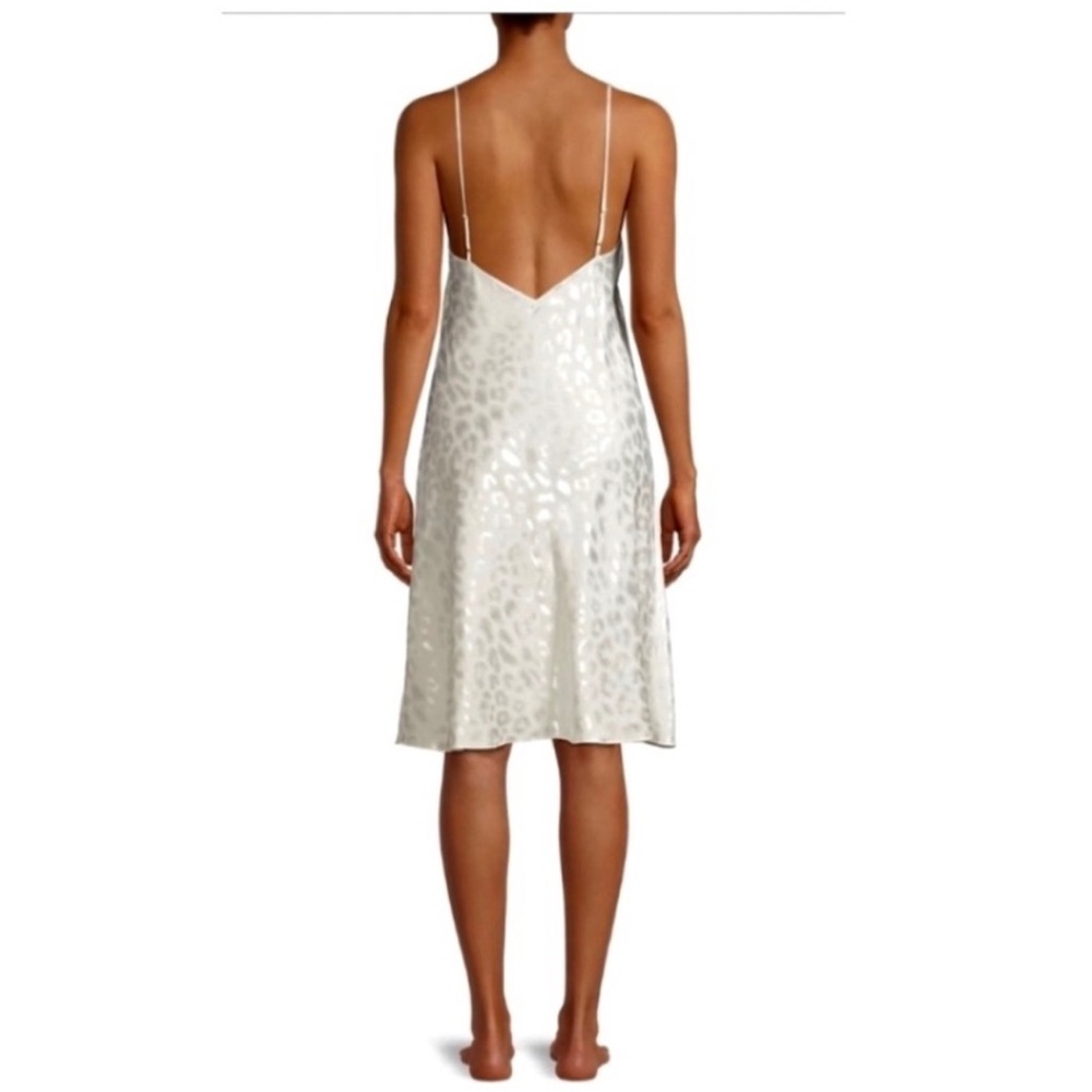 Natori Decadence Chemise. - Picture 2 of 5